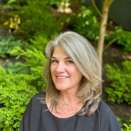 Headshot of Jen Teunon