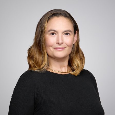 Noelle Santaniello headshot