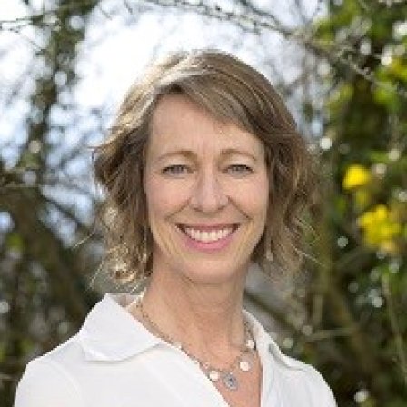 Headshot of Lauren Dachs.